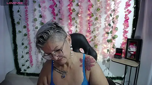 Snapshot of bety-cum2 chatting on 02-13-25, 08:38 bety-cum2 online show from 02-13-25, 08:38