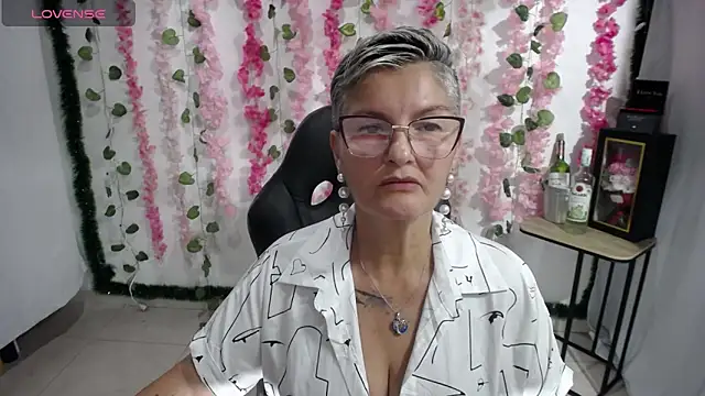 Snapshot of bety-cum2 chatting on 02-13-25, 10:54 bety-cum2 online show from 02-13-25, 10:54