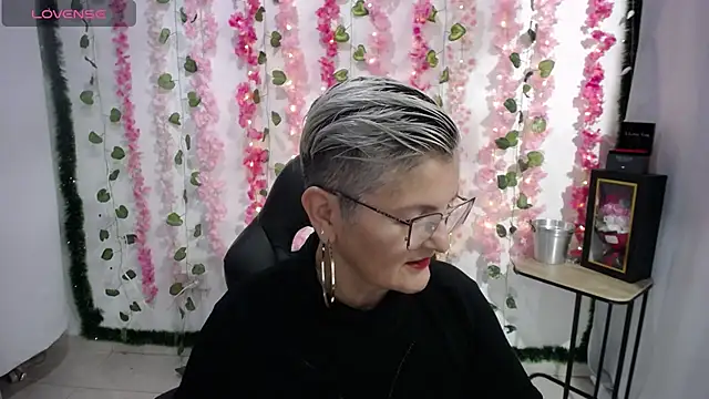 Snapshot of bety-cum2 chatting on 02-15-25, 08:44 bety-cum2 online show from 02-15-25, 08:44