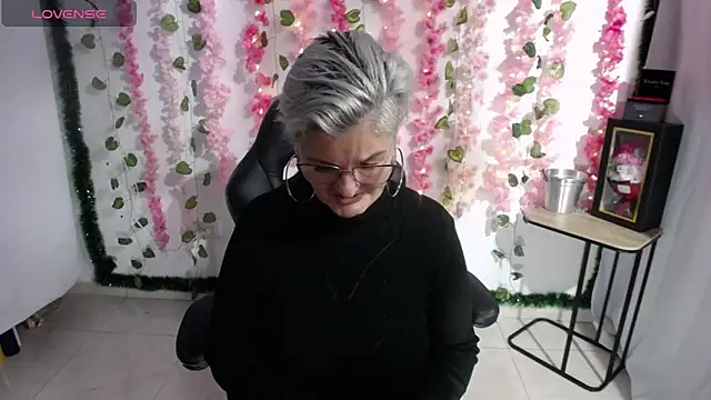 Snapshot of bety-cum2 chatting on 02-15-25, 11:50 bety-cum2 online show from 02-15-25, 11:50