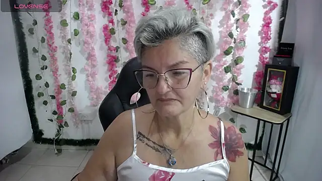 Snapshot of bety-cum2 chatting on 02-18-25, 08:27 bety-cum2 online show from 02-18-25, 08:27