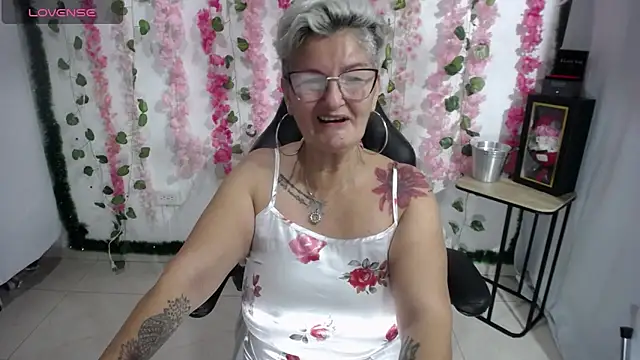 Snapshot of bety-cum2 chatting on 02-18-25, 11:33 bety-cum2 online show from 02-18-25, 11:33