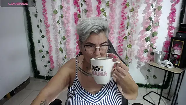 Snapshot of bety-cum2 chatting on 02-19-25, 07:38 bety-cum2 online show from 02-19-25, 07:38