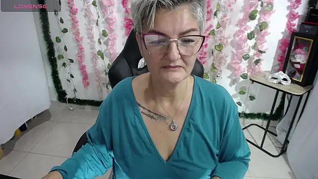 Snapshot of bety-cum2 chatting on 02-23-25, 09:00 bety-cum2 online show from 02-23-25, 09:00