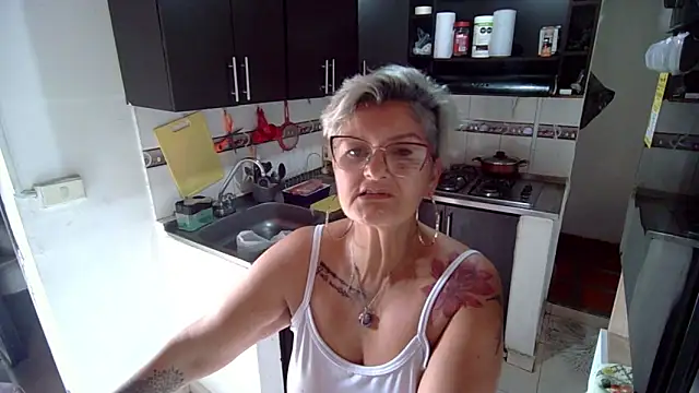 Snapshot of bety-cum2 chatting on 03-05-25, 05:29 bety-cum2 online show from 03-05-25, 05:29