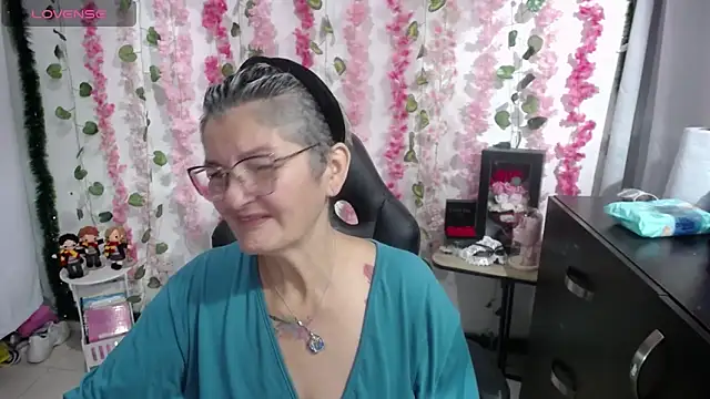 Snapshot of bety-cum2 chatting on 03-22-25, 11:00 bety-cum2 online show from 03-22-25, 11:00