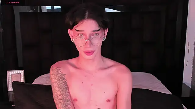 Snapshot of AndyWiilliams chatting on 02-12-25, 10:04 AndyWiilliams online show from 02-12-25, 10:04