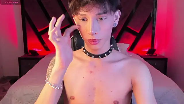 Snapshot of AndyWiilliams chatting on 02-12-26, 10:16 AndyWiilliams online show from 02-12-26, 10:16