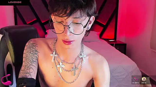 Snapshot of AndyWiilliams chatting on 03-08-26, 02:04 AndyWiilliams online show from 03-08-26, 02:04