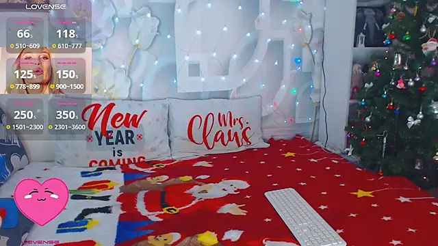 Snapshot of mooncandygirl chatting on 12-20-24, 11:54 mooncandygirl online show from 12-20-24, 11:54