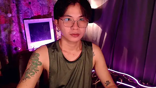 Snapshot of Sexy_Handsome_Drex chatting on 12-15-24, 06:51 Sexy Handsome Drex online show from 12-15-24, 06:51