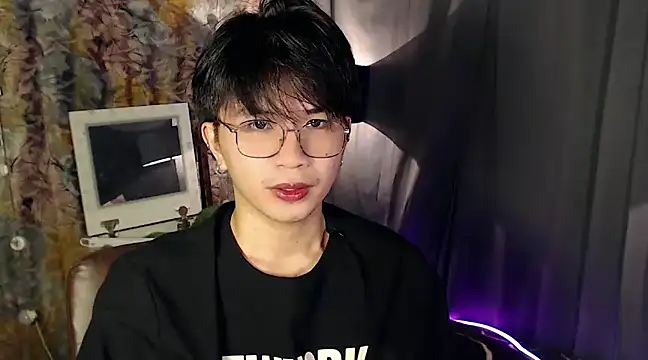 Snapshot of Sexy_Handsome_Drex chatting on 12-18-24, 10:19 Sexy Handsome Drex online show from 12-18-24, 10:19