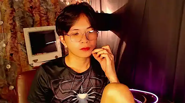 Snapshot of Sexy_Handsome_Drex chatting on 12-19-24, 10:56 Sexy Handsome Drex online show from 12-19-24, 10:56