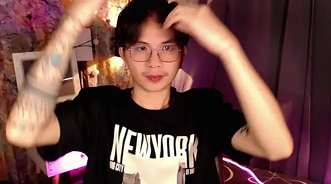 Snapshot of Sexy_Handsome_Drex chatting on 12-24-24, 02:12 Sexy Handsome Drex online show from 12-24-24, 02:12