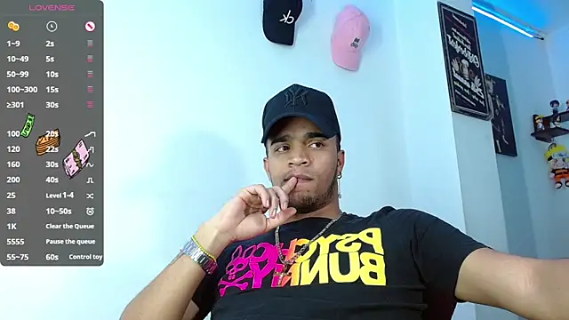 Snapshot of Bigcock_21cm_ chatting on 03-04-25, 01:17 Bigcock 21cm  online show from 03-04-25, 01:17