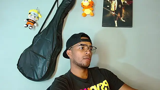 Snapshot of Bigcock_21cm_ chatting on 11-23-25, 06:41 Bigcock 21cm online show from 11-23-25, 06:41