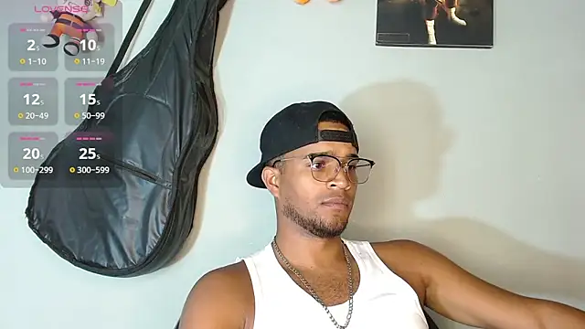 Snapshot of Bigcock_21cm_ chatting on 11-24-25, 07:13 Bigcock 21cm online show from 11-24-25, 07:13