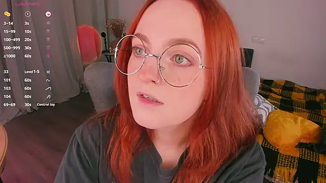 Snapshot of Alice_CutePerv chatting on 10-23-25, 01:32 Alice CutePerv online show from 10-23-25, 01:32