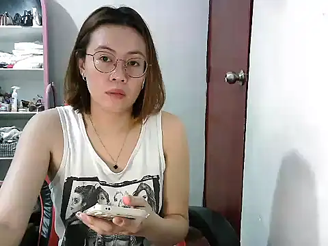 Snapshot of crizzybel chatting on 02-26-25, 02:37 crizzybel online show from 02-26-25, 02:37