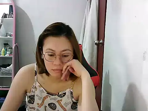 Snapshot of crizzybel chatting on 03-02-25, 07:10 crizzybel online show from 03-02-25, 07:10