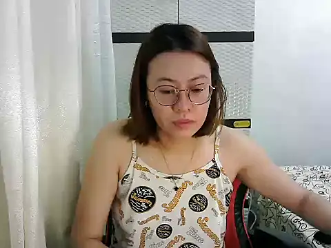 Snapshot of crizzybel chatting on 03-11-25, 03:37 crizzybel online show from 03-11-25, 03:37