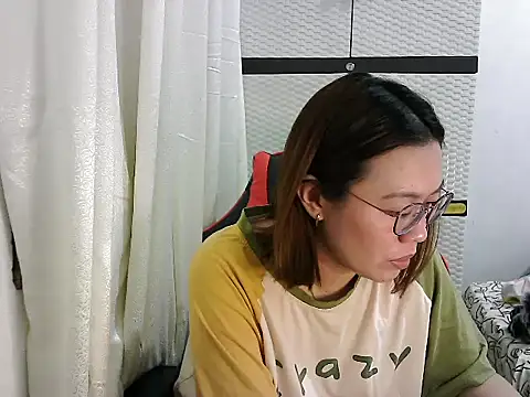 Snapshot of crizzybel chatting on 03-11-25, 11:23 crizzybel online show from 03-11-25, 11:23