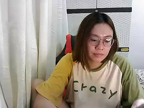 Snapshot of crizzybel chatting on 03-11-25, 02:29 crizzybel online show from 03-11-25, 02:29