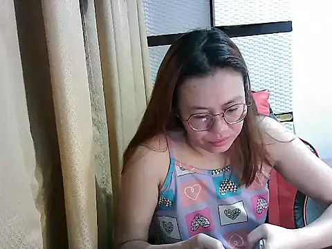 Snapshot of crizzybel chatting on 11-16-25, 02:39 crizzybel online show from 11-16-25, 02:39