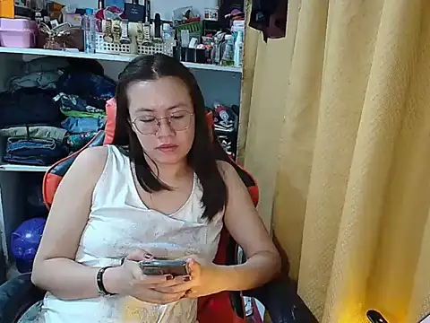 Snapshot of crizzybel chatting on 12-16-25, 03:06 crizzybel online show from 12-16-25, 03:06