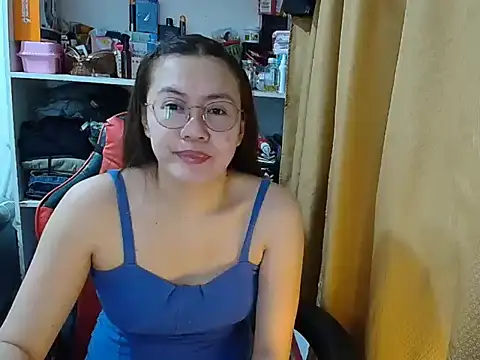 Snapshot of crizzybel chatting on 12-17-25, 06:19 crizzybel online show from 12-17-25, 06:19