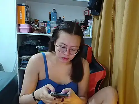 Snapshot of crizzybel chatting on 12-18-25, 01:33 crizzybel online show from 12-18-25, 01:33