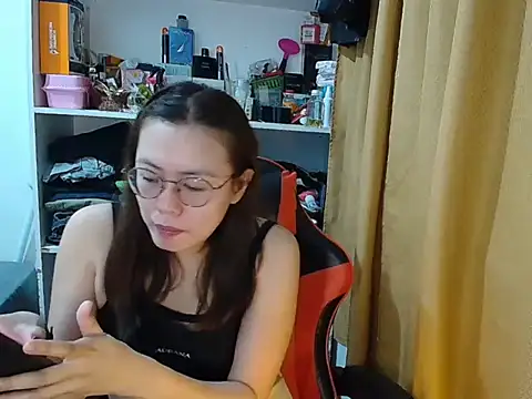 Snapshot of crizzybel chatting on 12-19-25, 06:53 crizzybel online show from 12-19-25, 06:53