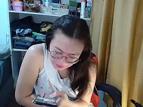 Snapshot of crizzybel chatting on 12-21-25, 06:04 crizzybel online show from 12-21-25, 06:04