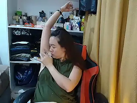 Snapshot of crizzybel chatting on 02-19-26, 04:47 crizzybel online show from 02-19-26, 04:47