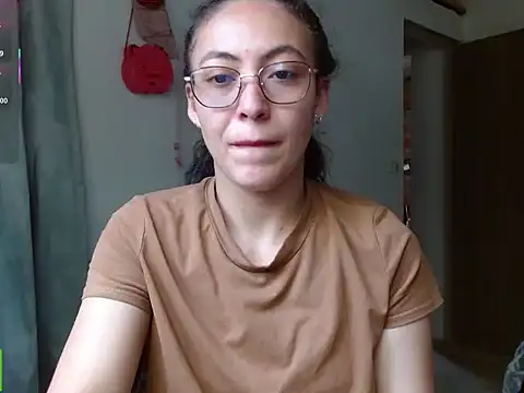 Snapshot of Olivia_Bright chatting on 02-17-26, 04:57 Olivia Bright online show from 02-17-26, 04:57