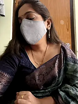 Snapshot of yoursana- chatting on 11-18-25, 05:12 yoursana- online show from 11-18-25, 05:12