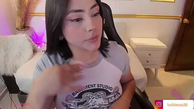 lucy26  online show from 03-01-25, 07:41