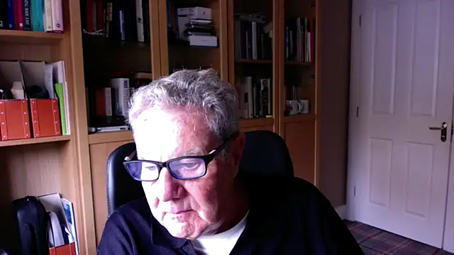Snapshot of Oldpistolpete chatting on 10-02-25, 09:05 Oldpistolpete online show from 10-02-25, 09:05