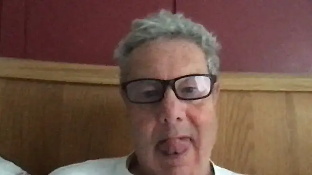 Snapshot of Oldpistolpete chatting on 10-07-25, 08:55 Oldpistolpete online show from 10-07-25, 08:55
