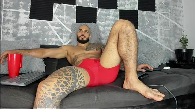 Snapshot of leonidas_18k chatting on 05-19-26, 05:30 leonidas 18k online show from 05-19-26, 05:30