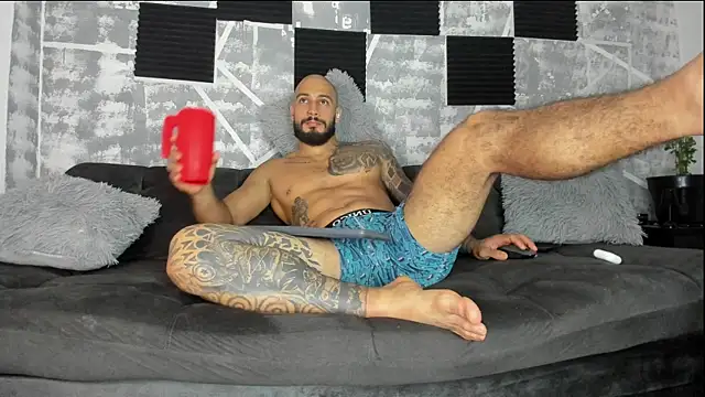 Snapshot of leonidas_18k chatting on 05-21-26, 03:13 leonidas 18k online show from 05-21-26, 03:13