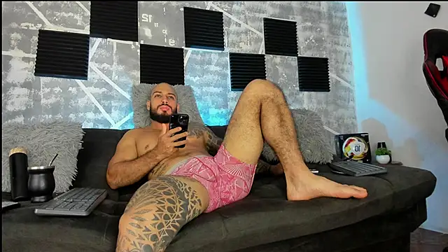 Snapshot of leonidas_18k chatting on 06-08-26, 02:12 leonidas 18k online show from 06-08-26, 02:12