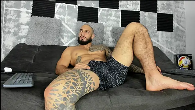 Snapshot of leonidas_18k chatting on 06-10-26, 03:29 leonidas 18k online show from 06-10-26, 03:29