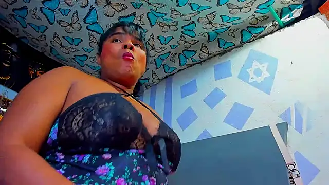 Snapshot of luciana_osorno chatting on 10-23-25, 04:56 luciana osorno online show from 10-23-25, 04:56