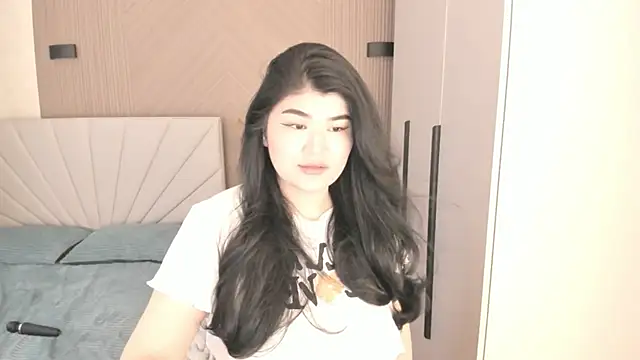 mia lui online show from 06-13-26, 11:19