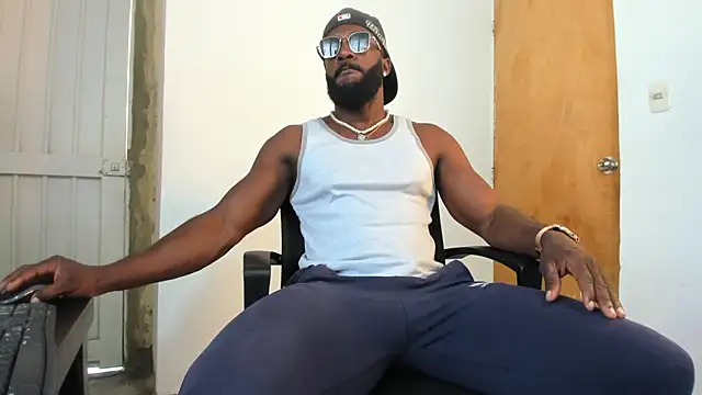 Snapshot of DaleHamilton chatting on 12-19-24, 02:46 DaleHamilton online show from 12-19-24, 02:46