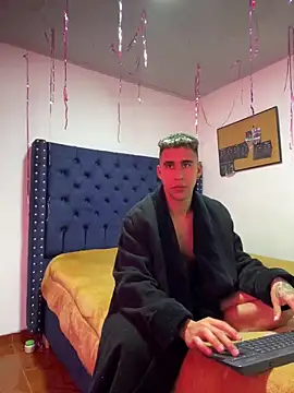 Snapshot of Daiki_Jack chatting on 01-08-25, 04:33 Daiki Jack online show from 01-08-25, 04:33