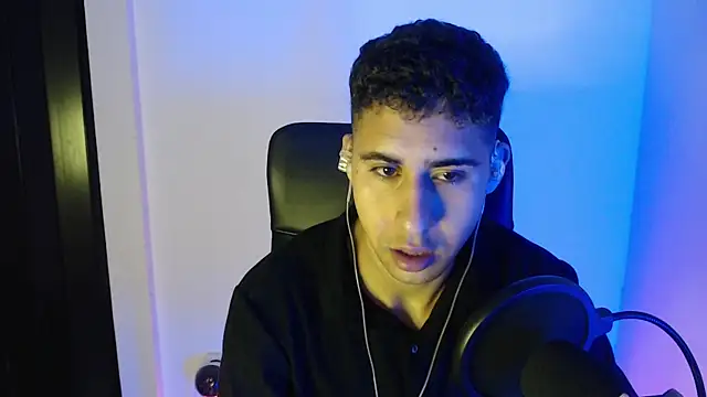 Snapshot of Daiki_Jack chatting on 02-15-25, 12:15 Daiki Jack online show from 02-15-25, 12:15