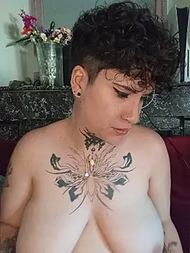 callmelouve online show from 06-18-26, 04:33
