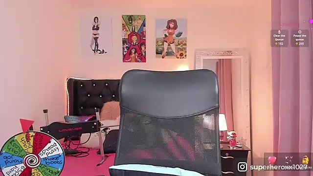 Snapshot of superheroxx chatting on 09-24-25, 12:58 superheroxx online show from 09-24-25, 12:58
